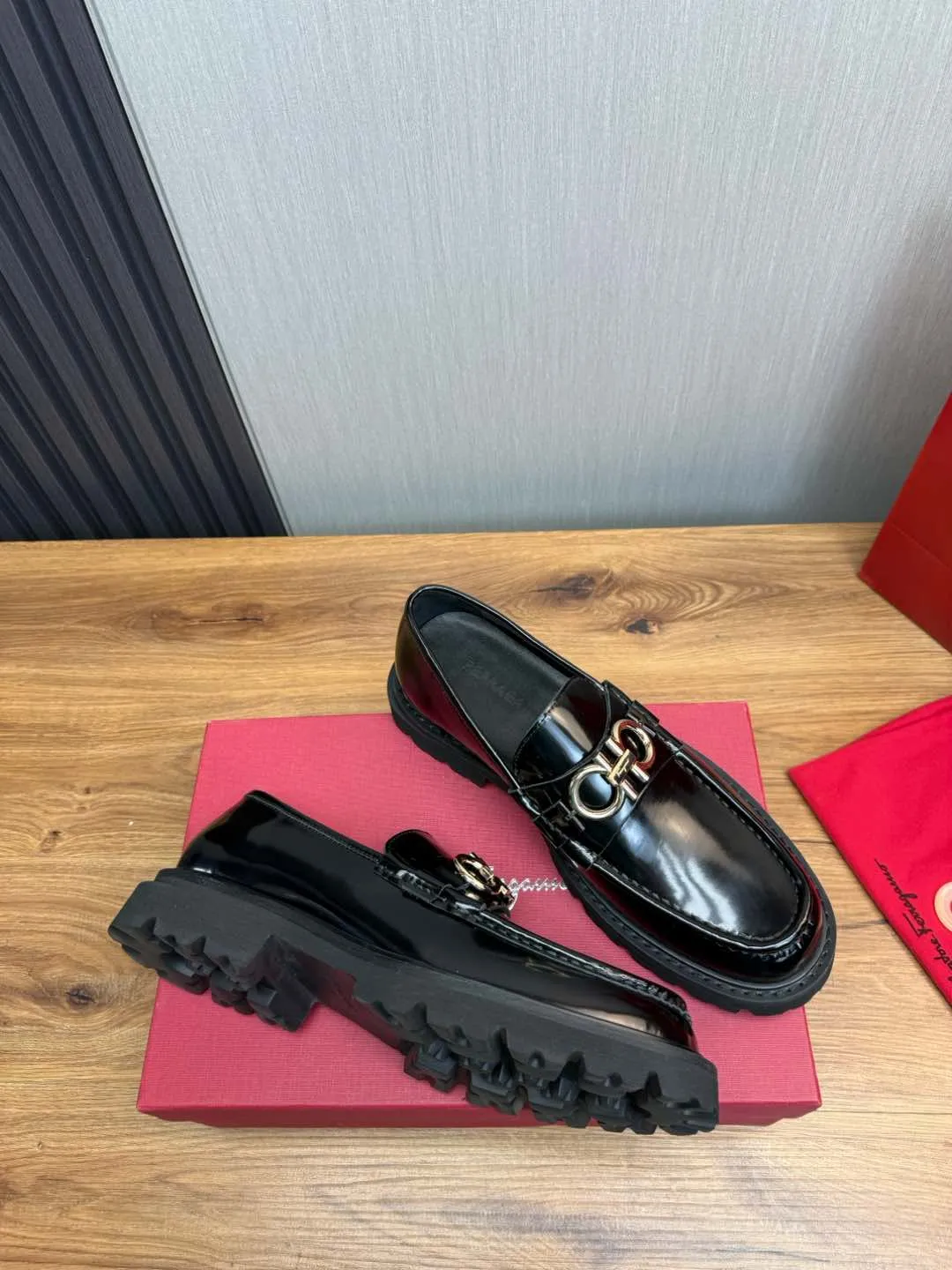 Men's shoes 💰880💰 Ferragamo. [Ferragamo] men's thick-soled loafers, the latest hot style, 1:1 original purchase quality, top quality, imported open-edge beaded cowhide leather on the upper, hand-made three-dimensional stitching highlights the round toe design, the inner foot pads are all imported cowhide, with original lightweight foam outsole, matching code 39-44, (38, 45 custom-made, non-refundable)
